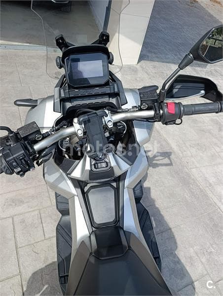 Honda ADV 350 – Vista 4