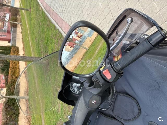 Kymco Grand Dink 300 – Vista 12