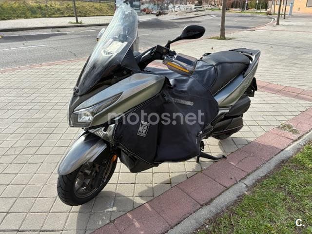 Kymco Grand Dink 300 – Vista 4