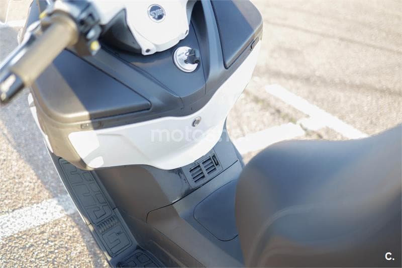 SYM Maxsym 400 – Vista 9