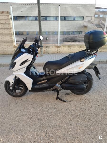 Kymco K-XCT 125i – Vista 3