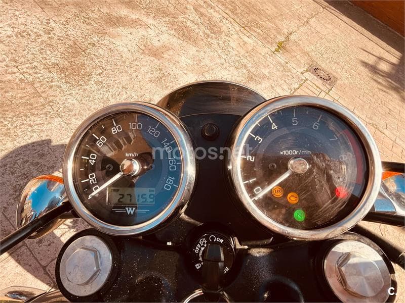 Kawasaki W 800 – Vista 8