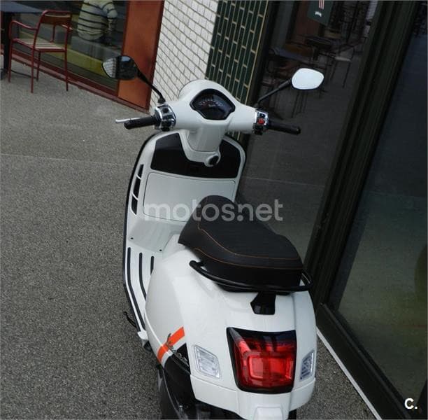 Vespa GTS 300 – Vista 2