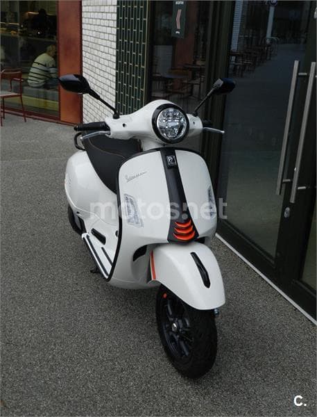 Vespa GTS 300 – Vista 6