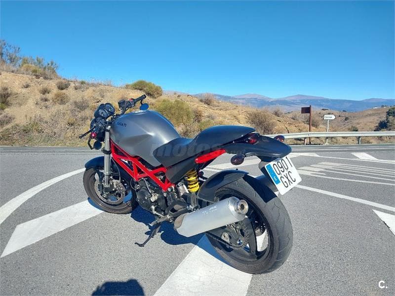 Ducati MONSTER 695 – Vista 1