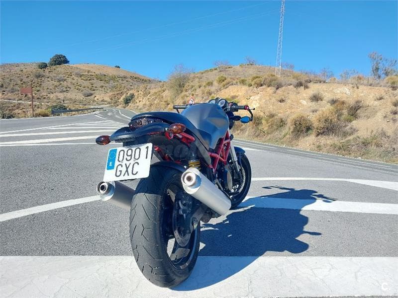 Ducati MONSTER 695 – Vista 2