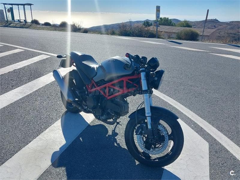 Ducati MONSTER 695 – Vista 4