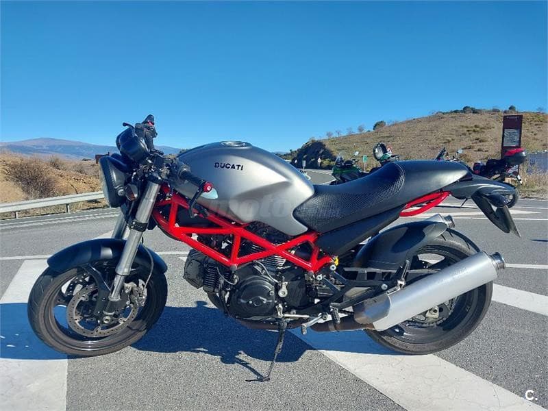 Ducati MONSTER 695 – Vista 5