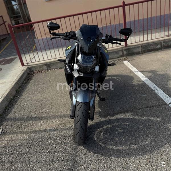 BMW F 900 R – Vista 1