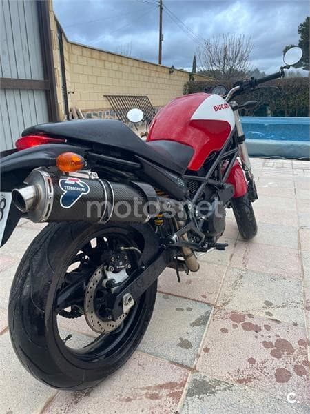 Ducati MONSTER 695 – Vista 2