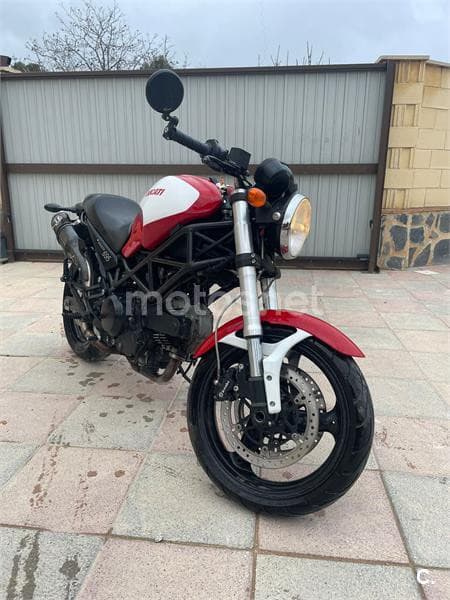 Ducati MONSTER 695 – Vista 3