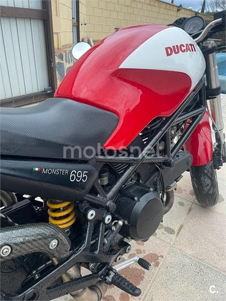 Ducati MONSTER 695 – Vista 5