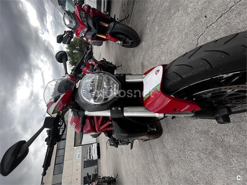 Ducati Monster 821 – Vista 3