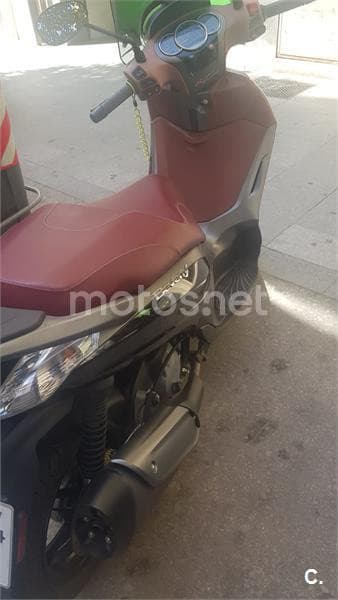 Piaggio Beverly – Vista 2