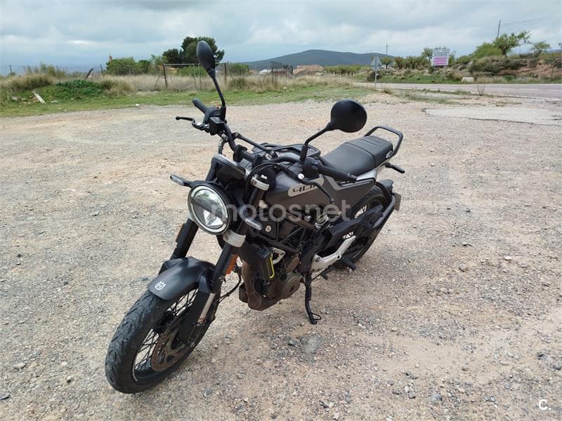 Husqvarna Svartpilen 401 – Vista 4