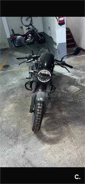 Husqvarna Svartpilen 401 – Vista 3