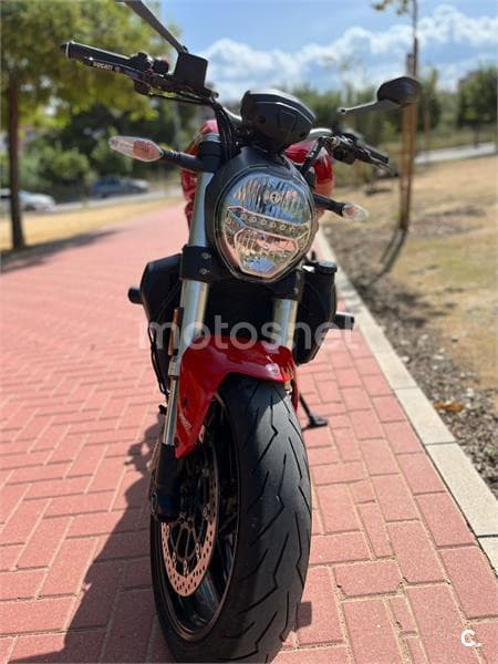 Ducati Monster 821 – Vista 3