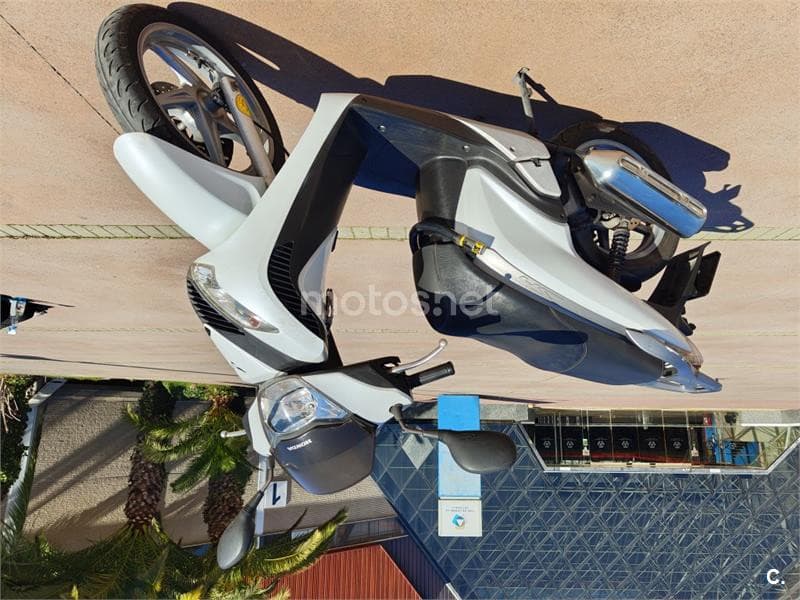Honda SCOOPY SH125i – Vista 1