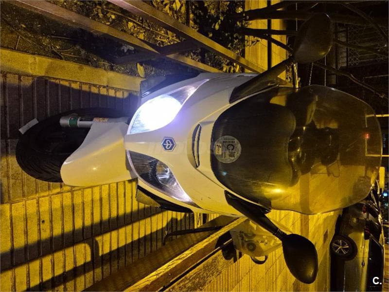 Piaggio X EVO 125 – Vista 4