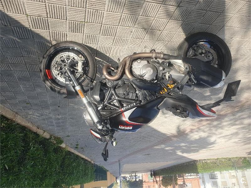 Ducati Monster 821 – Vista 3