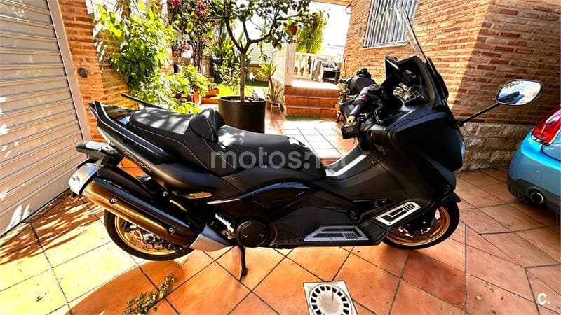 Yamaha T-Max 530 BLACK MAX – Vista 5