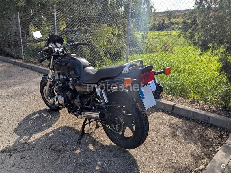 Honda CB 750 Seven Fifty – Vista 8