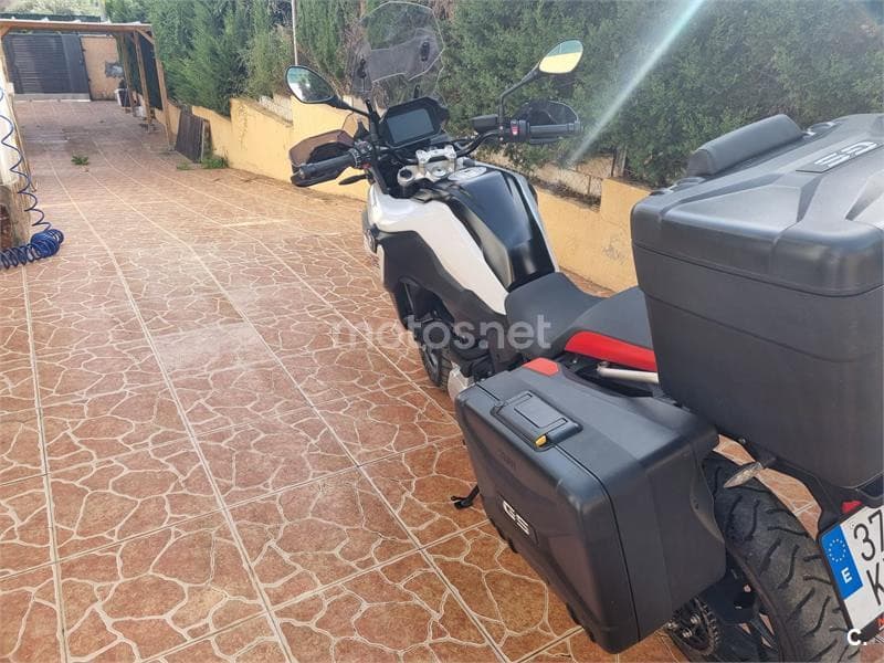 BMW F 750 – Vista 10