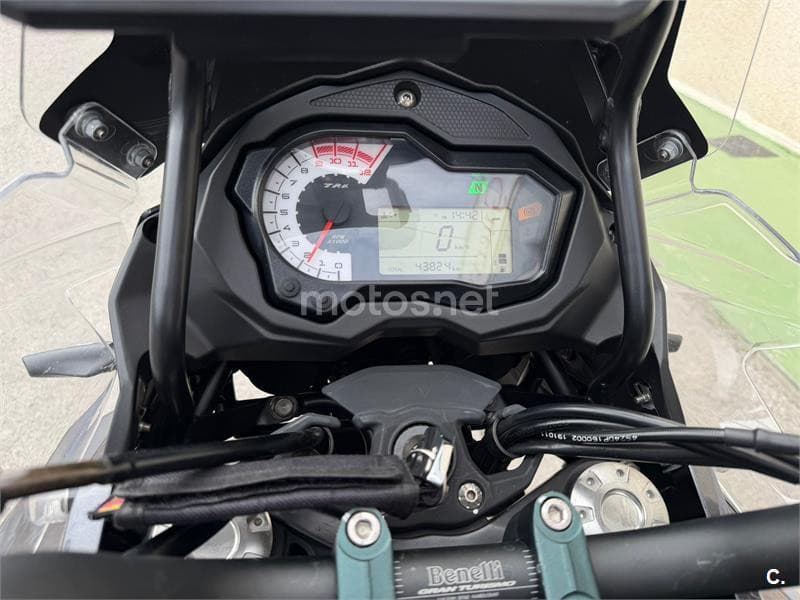 Benelli TRK 502 – Vista 11