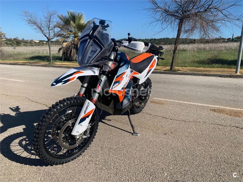 KTM 890 – Vista 4