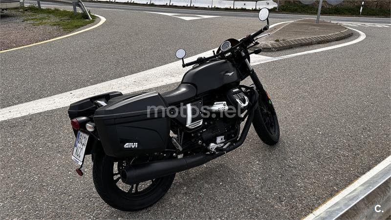 Moto Guzzi V7 III – Vista 4