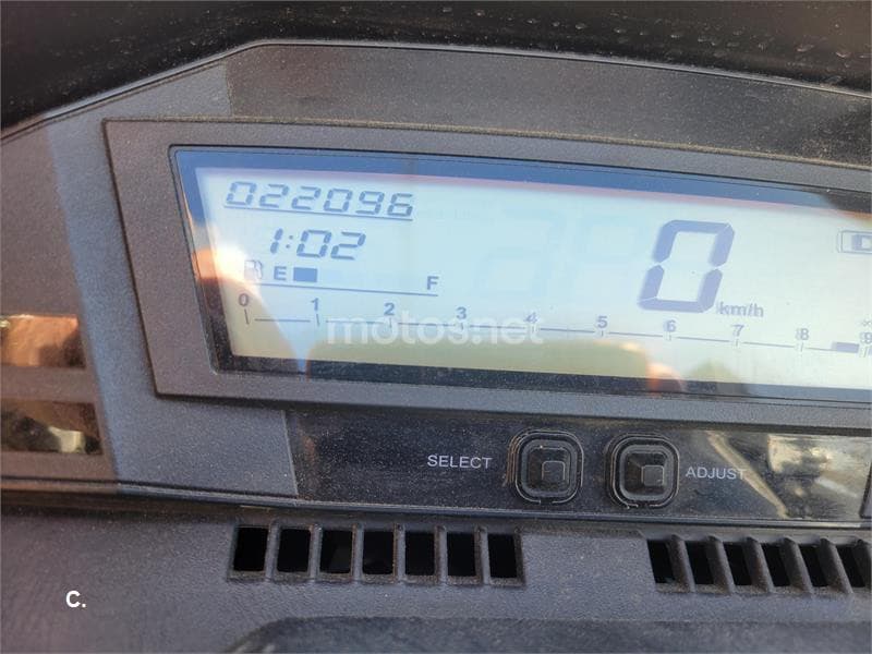 Suzuki BURGMAN 650 Executive – Vista 5