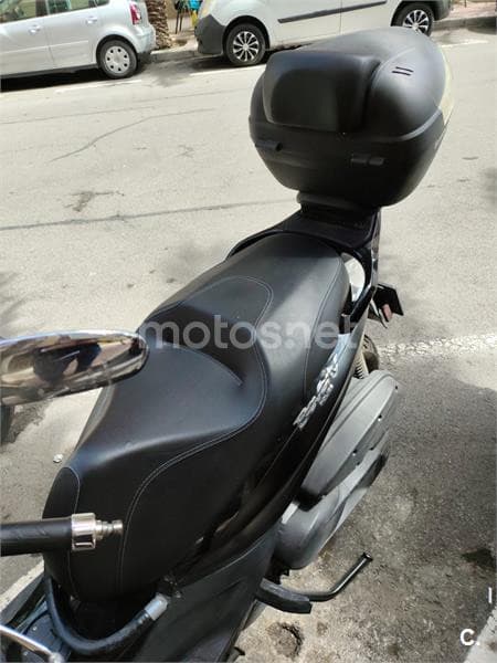 Piaggio Beverly – Vista 3