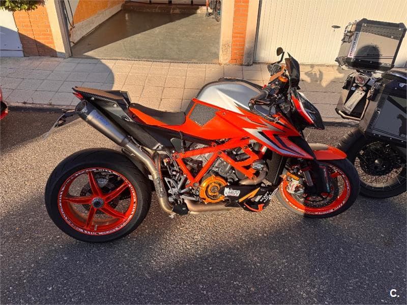 KTM 1290 Super Duke R – Vista 1