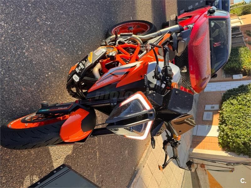 KTM 1290 Super Duke R – Vista 3