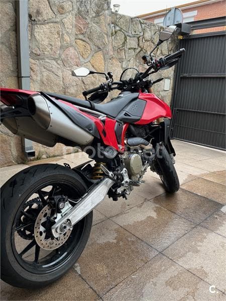 Ducati Hypermotard 698 Mono – Vista 2