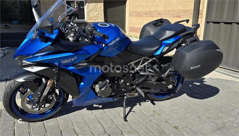 Suzuki GSX-S – Vista 1