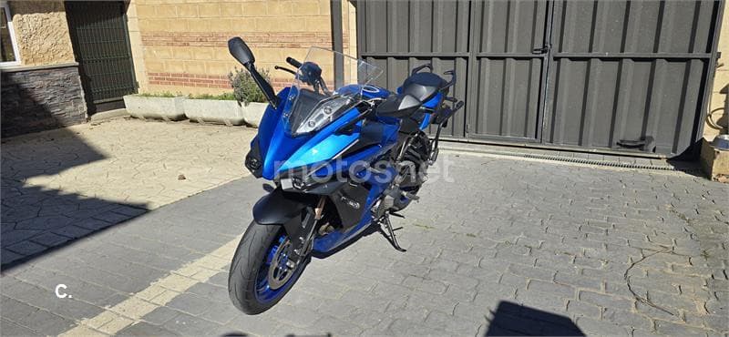 Suzuki GSX-S – Vista 3