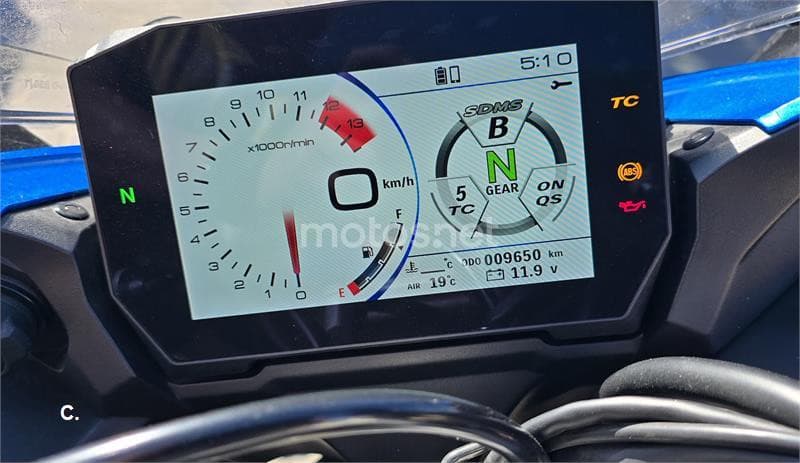 Suzuki GSX-S – Vista 6