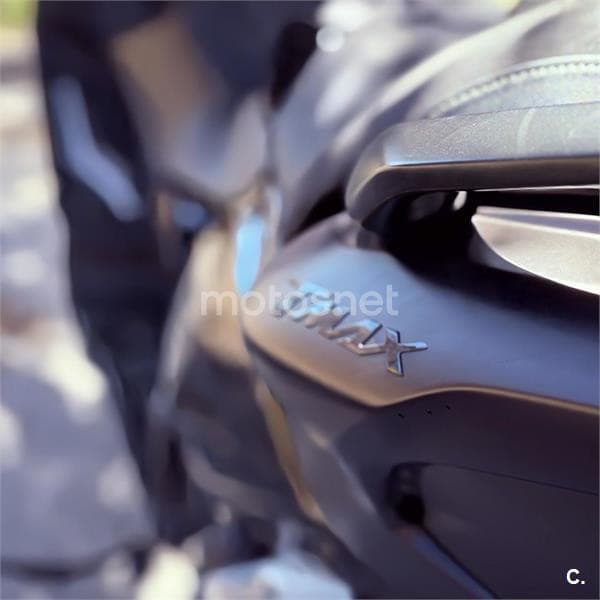 Yamaha TMAX – Vista 1