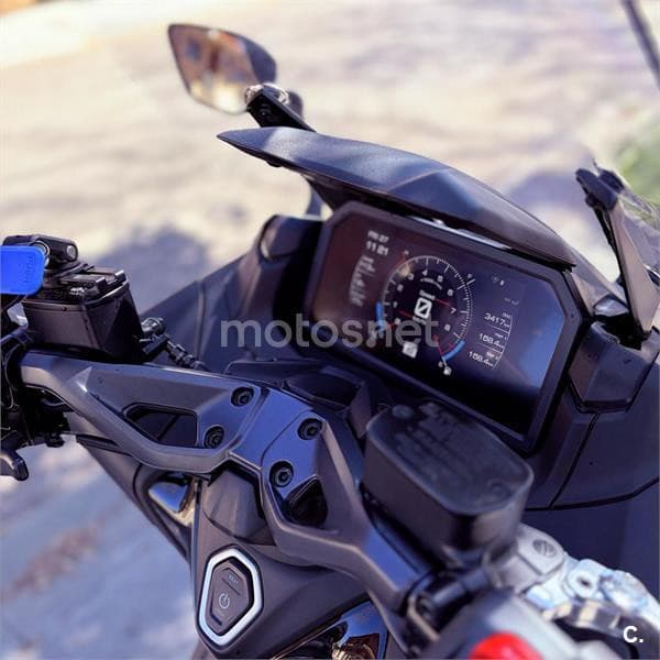 Yamaha TMAX – Vista 3