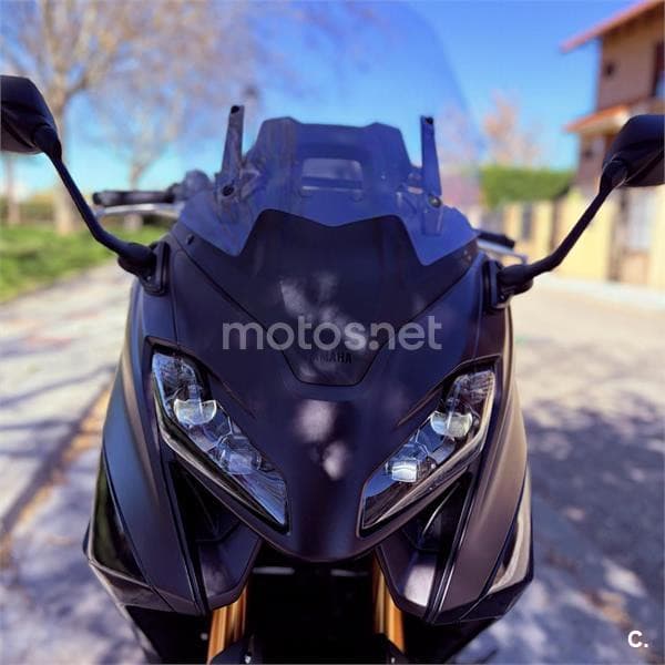 Yamaha TMAX – Vista 4