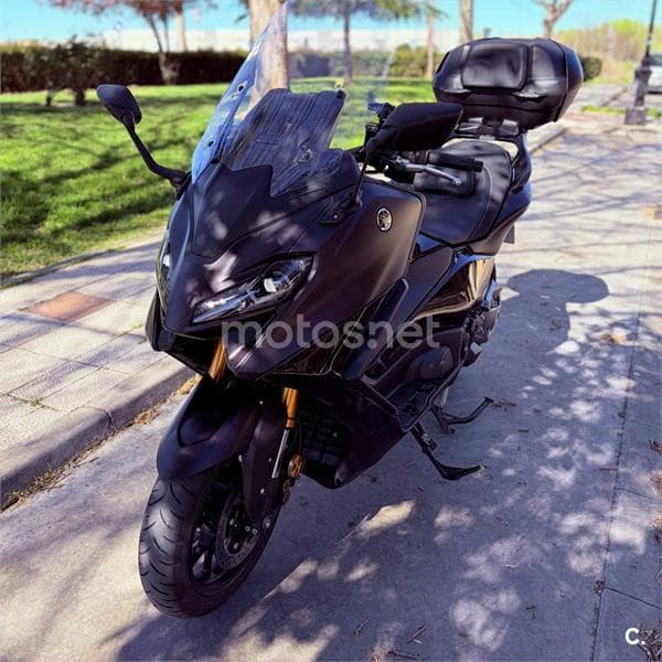 Yamaha TMAX – Vista 8