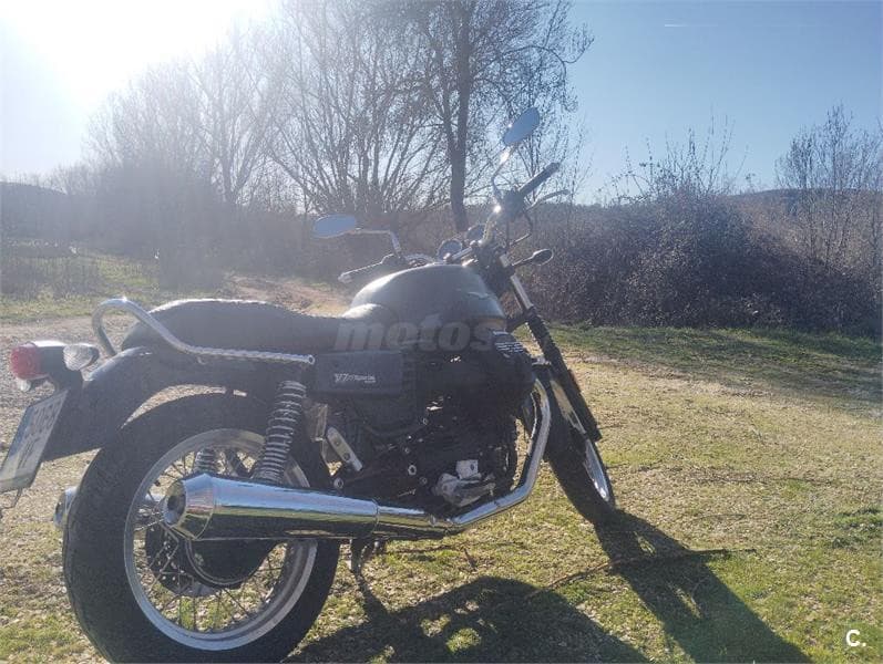 Moto Guzzi V7 III – Vista 2
