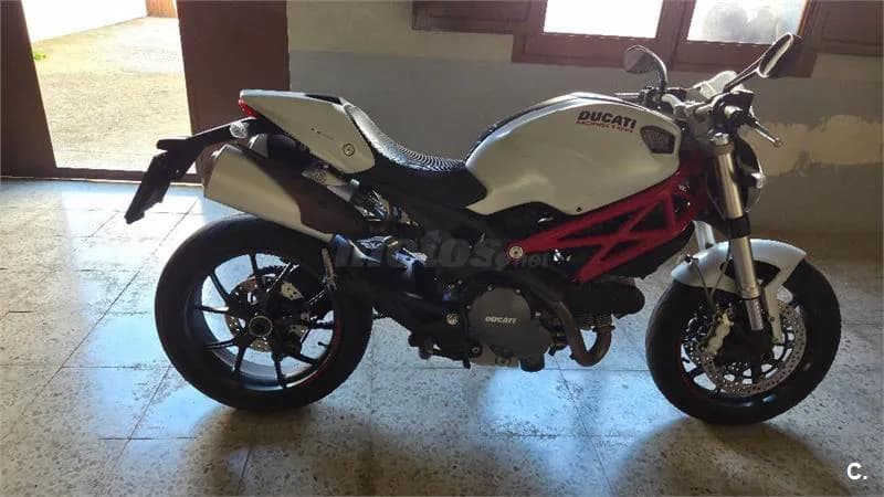 Ducati Monster 796 – Vista 2
