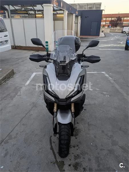 Honda ADV 350 – Vista 2