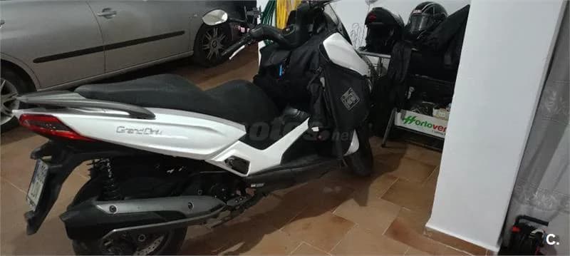 Kymco Grand Dink 300 – Vista 3