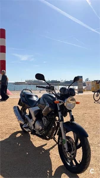 Yamaha YBR 250 – Vista 8