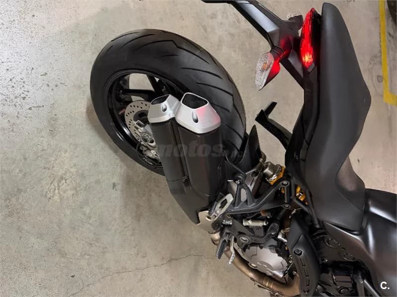 Ducati Monster 821 – Vista 3