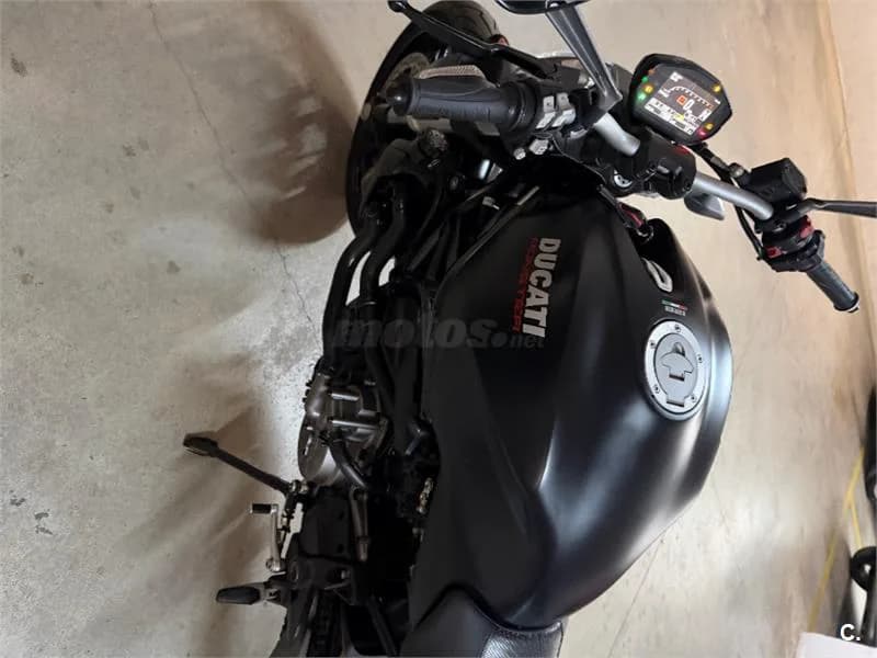 Ducati Monster 821 – Vista 4