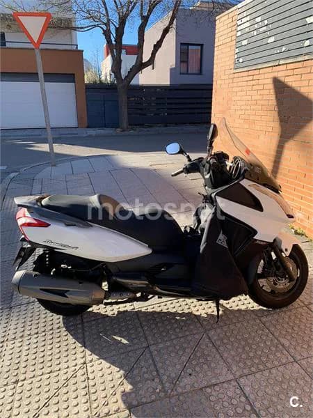 Kymco Super Dink 300i – Vista 11